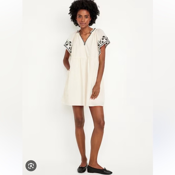NWT Old Navy embroidered Mini Swing Dress Open Neck Cotton Flutter Empire Waist - Picture 15 of 15